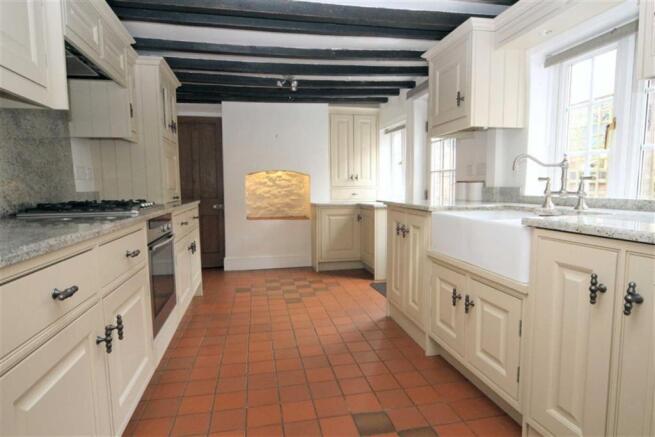 FITTED KITCHEN