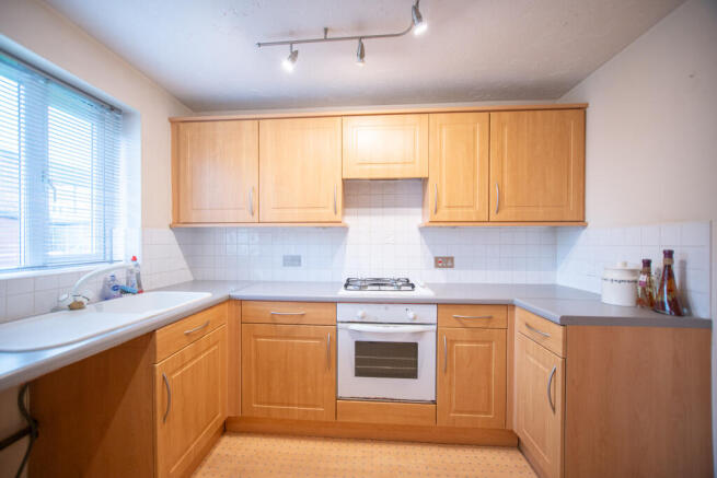 2 bed Semi-Detached to rent Image 5