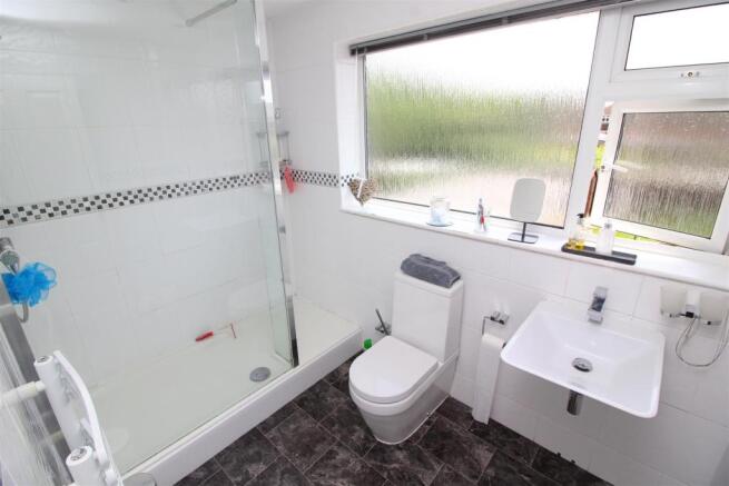 23 Bathroom.JPG