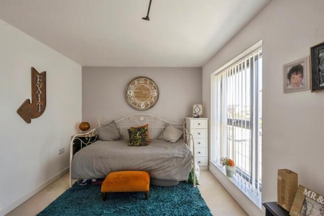 3 bed Terraced for sale Image 9