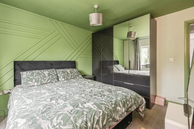 5 bed Detached for sale Image 10