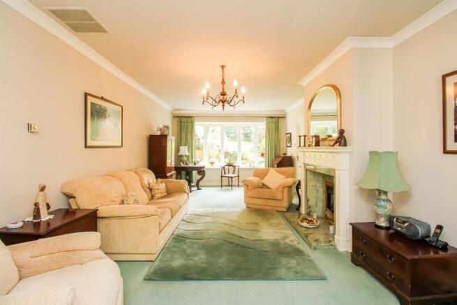 5 bed Detached for sale Image 6
