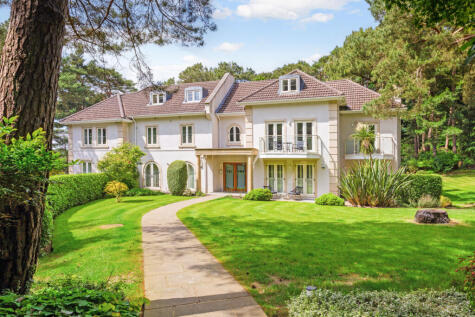 Lilliput Road, Lilliput, Poole, Dorset, BH14