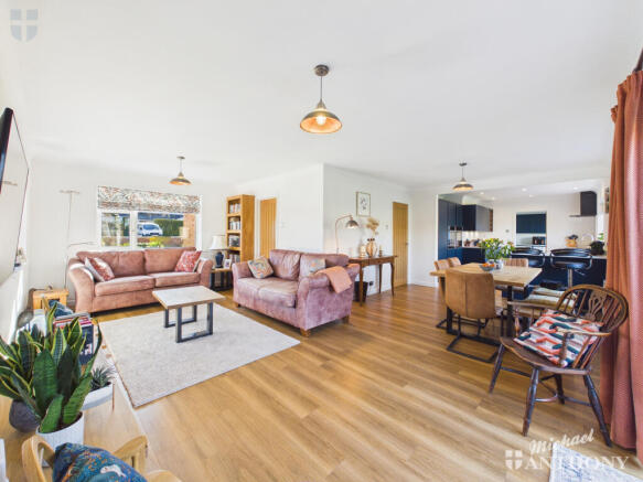 CAM03852G0-PR0553-STILL005