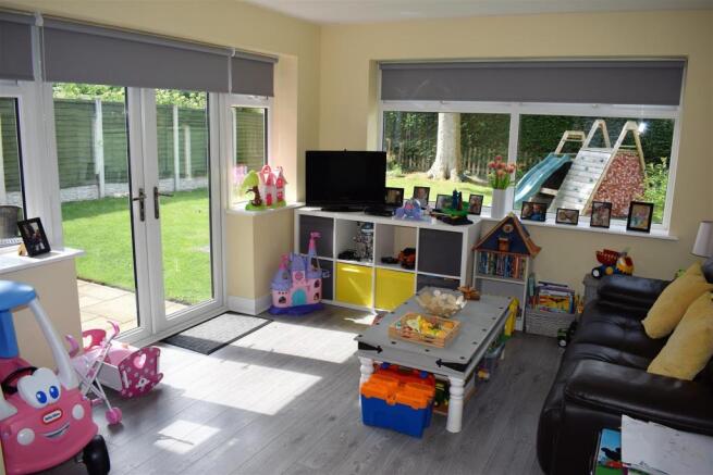 GARDEN ROOM