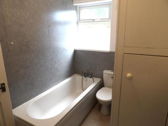 1 bed Ground Flat to rent Image 6