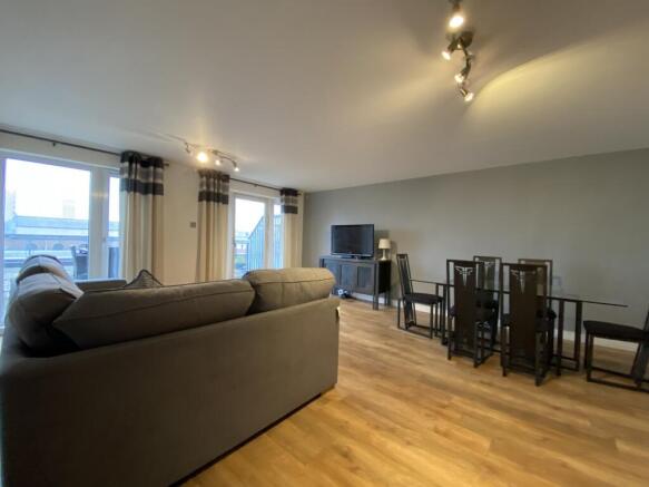 Lounge & Dining Area