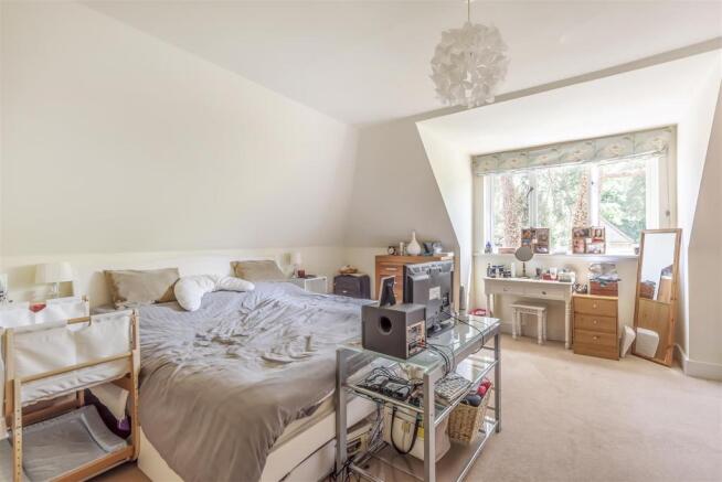 Bedroom 1.jpg