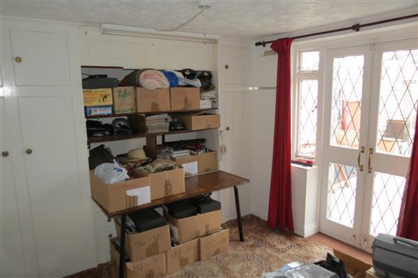 Bedroom /Study: