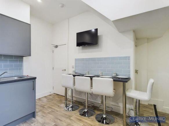 1 bed House Share to rent Image 5