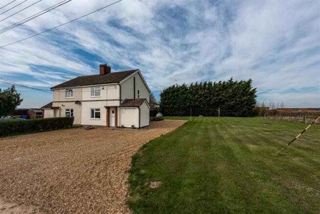 Driveway & Front Aspect