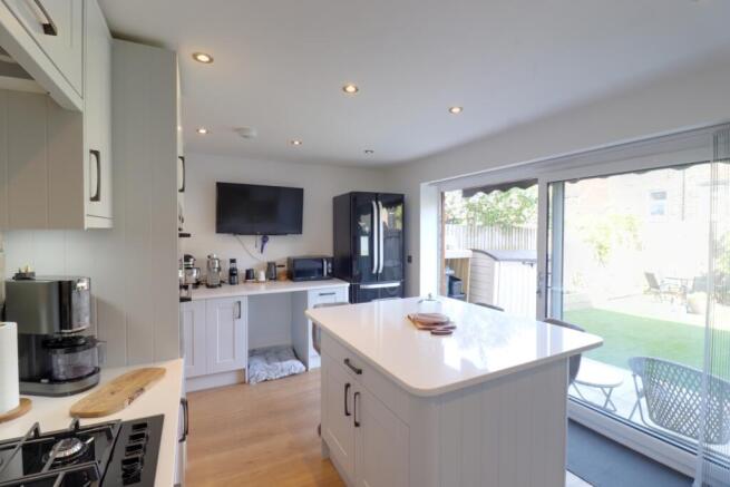4 bed Semi-Detached for sale Image 5
