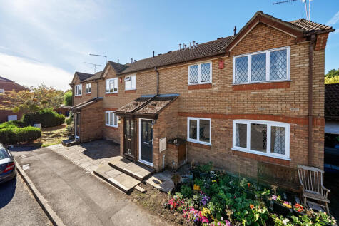Stockwood Way, Farnham, GU9