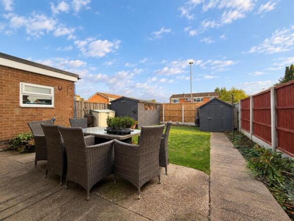 Lovely Rear Garden