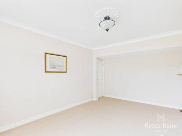 4 bed Semi-Detached for sale Image 5
