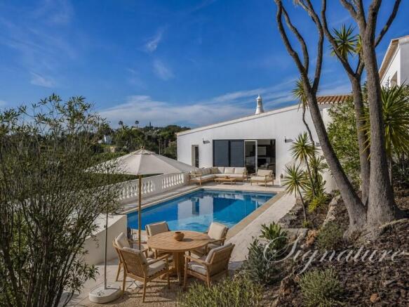 A_Outside_pool_2