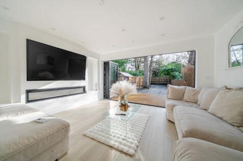 Fitzroy Close, Bassett, Southampton, Hampshire, SO16