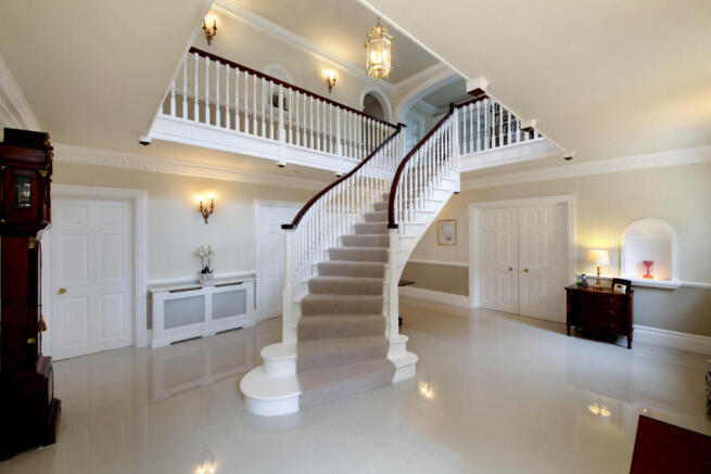 6 bedroom property t