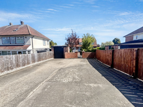 3 bed Semi-Detached for sale Image 11