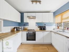 27, St Andrews Walk, Allhallows, Rochester ME3 9QY