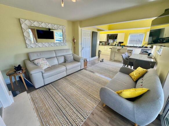 3 bed Semi-Detached for sale Image 10