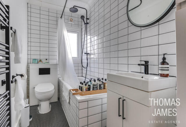 East Barnet Road - bathroom