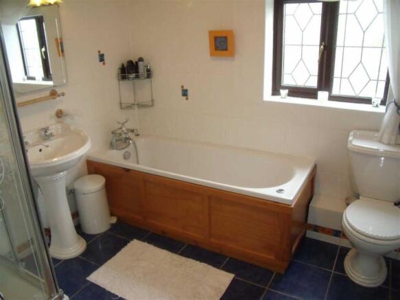 FAMILY BATHROOM