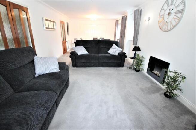 Lounge/dining room