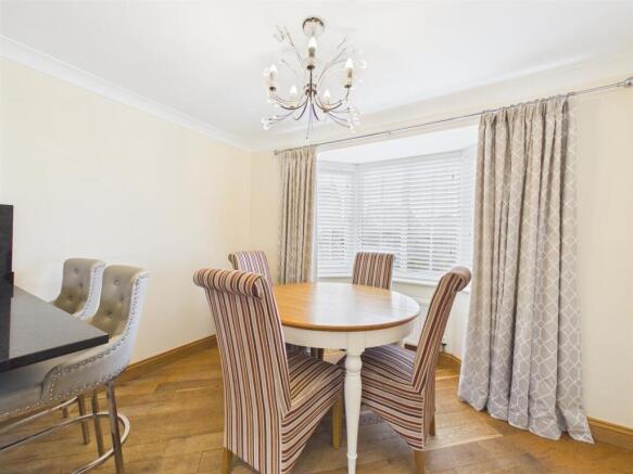 5 bed Detached for sale Image 5