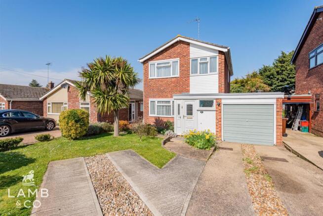 Pyesand-Frinton-on-Sea-detached-house-DSC_2531.jpg