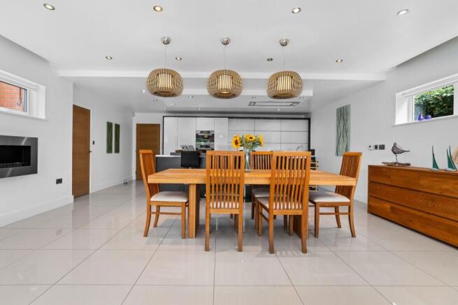 Kitchen / Dining Area