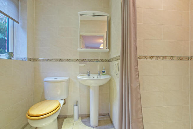 Master Bedroom En...