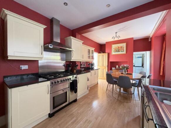 Park Avenue, Sale, Trafford photo 4