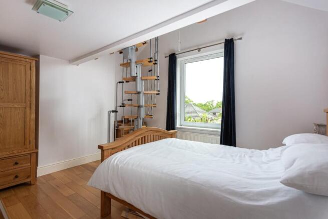 3 bed Detached for sale Image 11