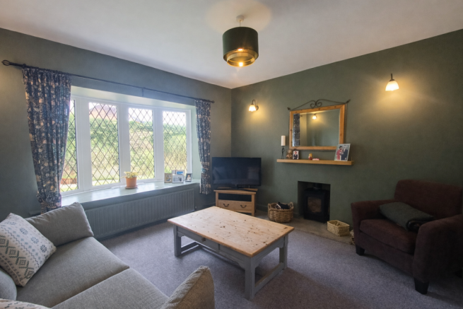 3 bed Semi-Detached for sale Image 3