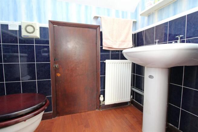 Upstairs WC.jpg