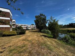 17, The Leys, Esher Road, Hersham, Walton-on-thames KT12 4LP
