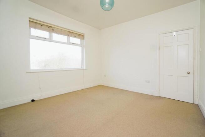 4 bed Semi-Detached to rent Image 12