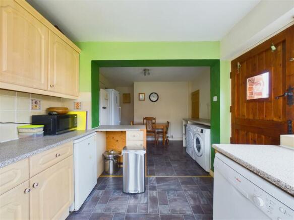 KITCHEN/DINING ROOM