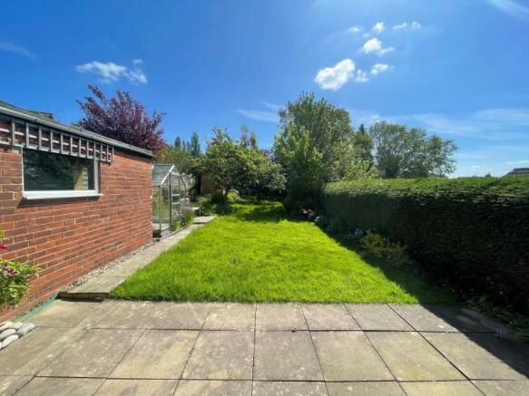 4 bed Semi-Detached to rent Image 12