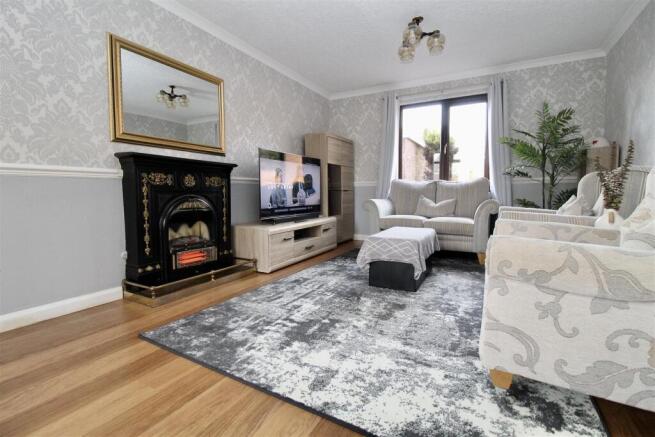 Dual Aspect Lounge/Dining Room