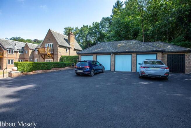 7 Garages.jpg