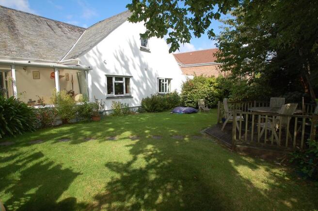THE PROPERTY