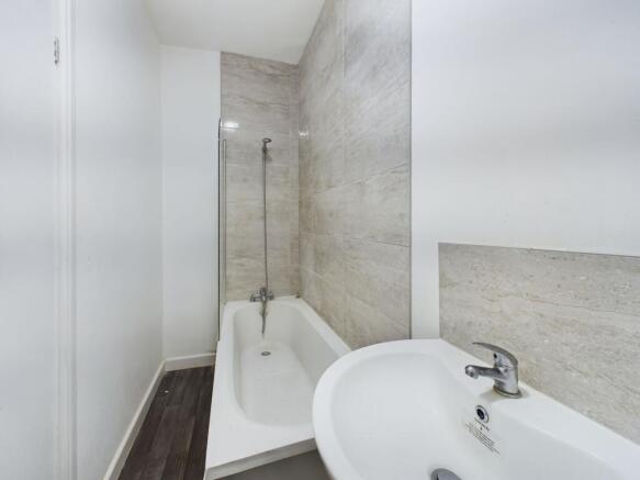 5 bed House of Multiple Occupation to rent Image 8