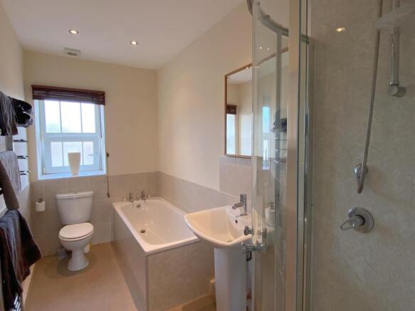 82 Wimmerfield bath1-2.jpg