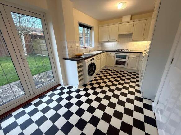 Nicolson Close, Tangmere, Chichester photo 4