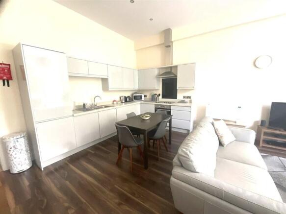 2 bed Not Specified to rent Image 4