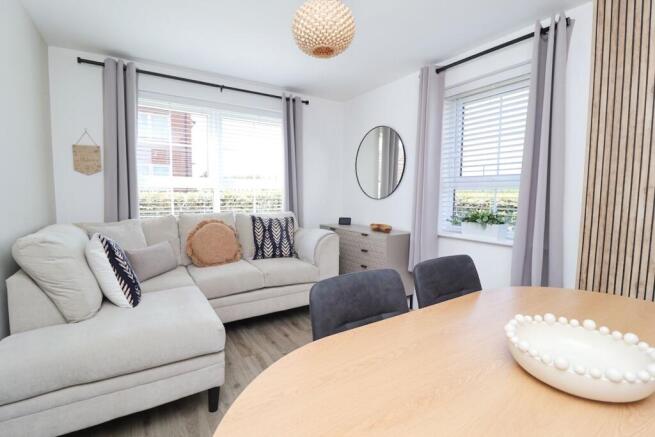 4 bed Semi-Detached for sale Image 5