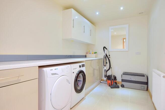4 bed Detached for sale Image 8
