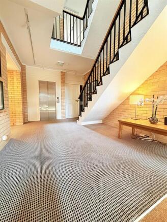 2 bed Flat for sale Image 8